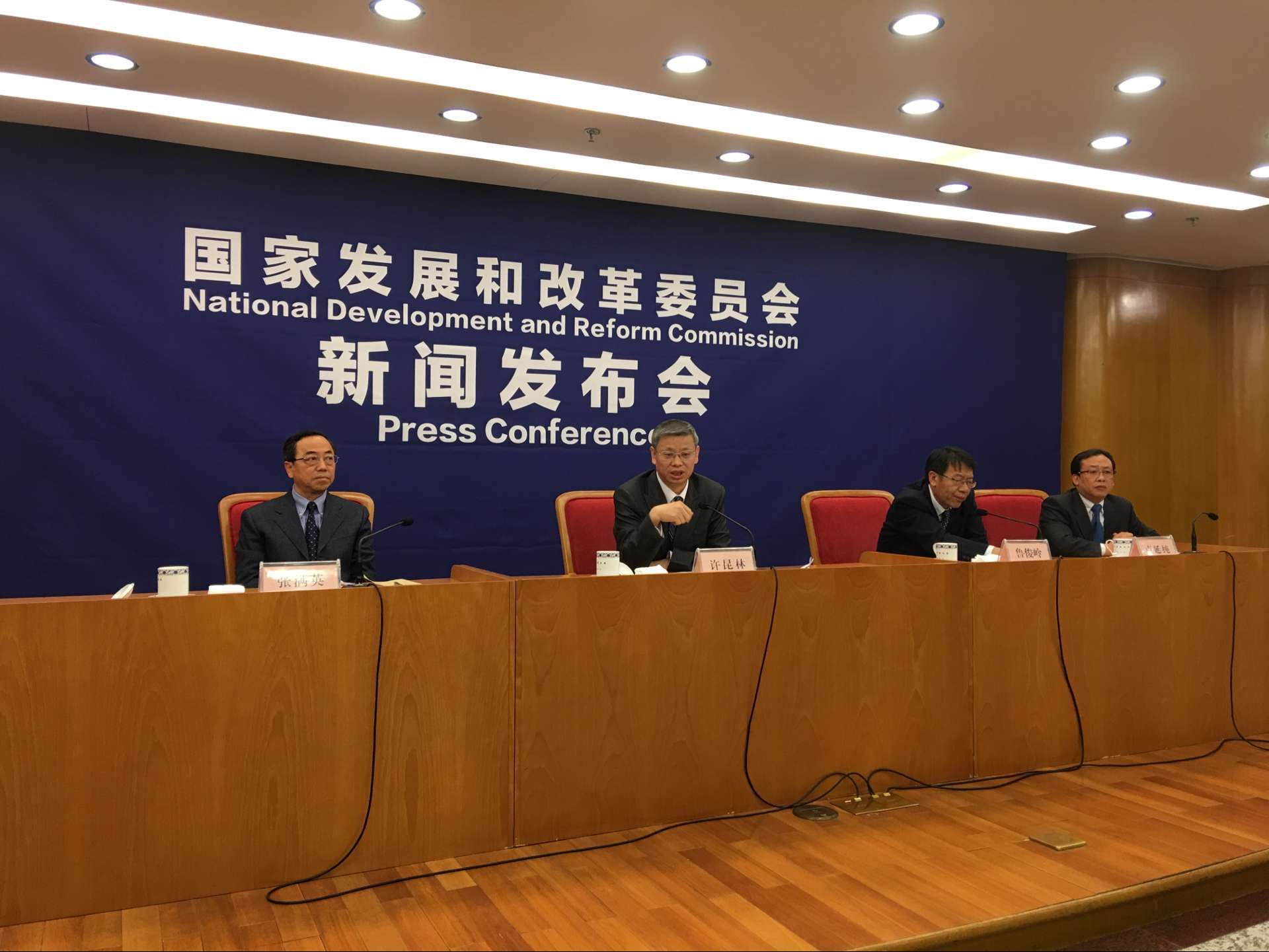发改委：中美贸易摩擦背景下就业信心来自三方面缩略图