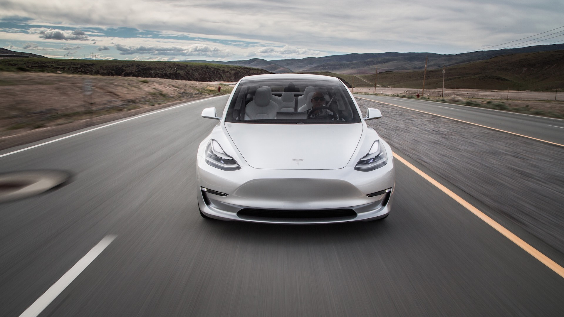 特斯拉Model 3高清官图公布:设计极简 配15英寸大号iPad插图